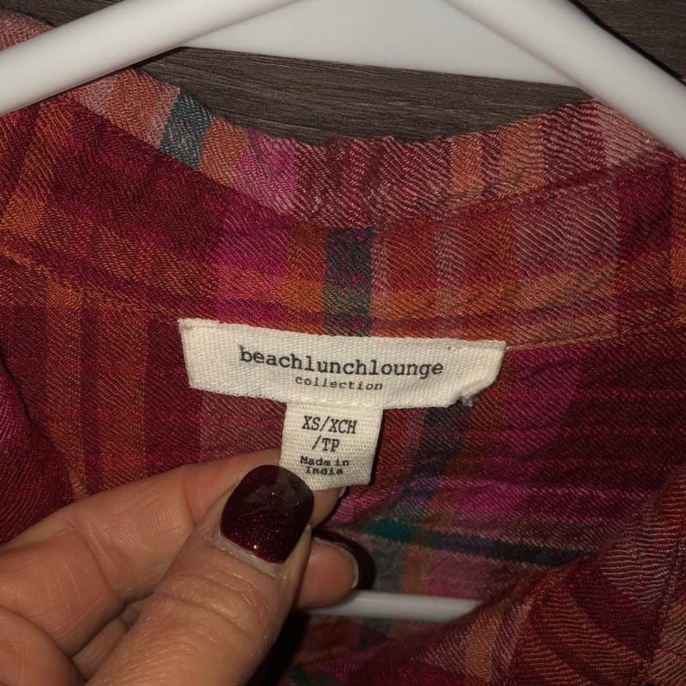 2 beachlunchlounge plaid shirts!❤️ - Picture 5 of 8